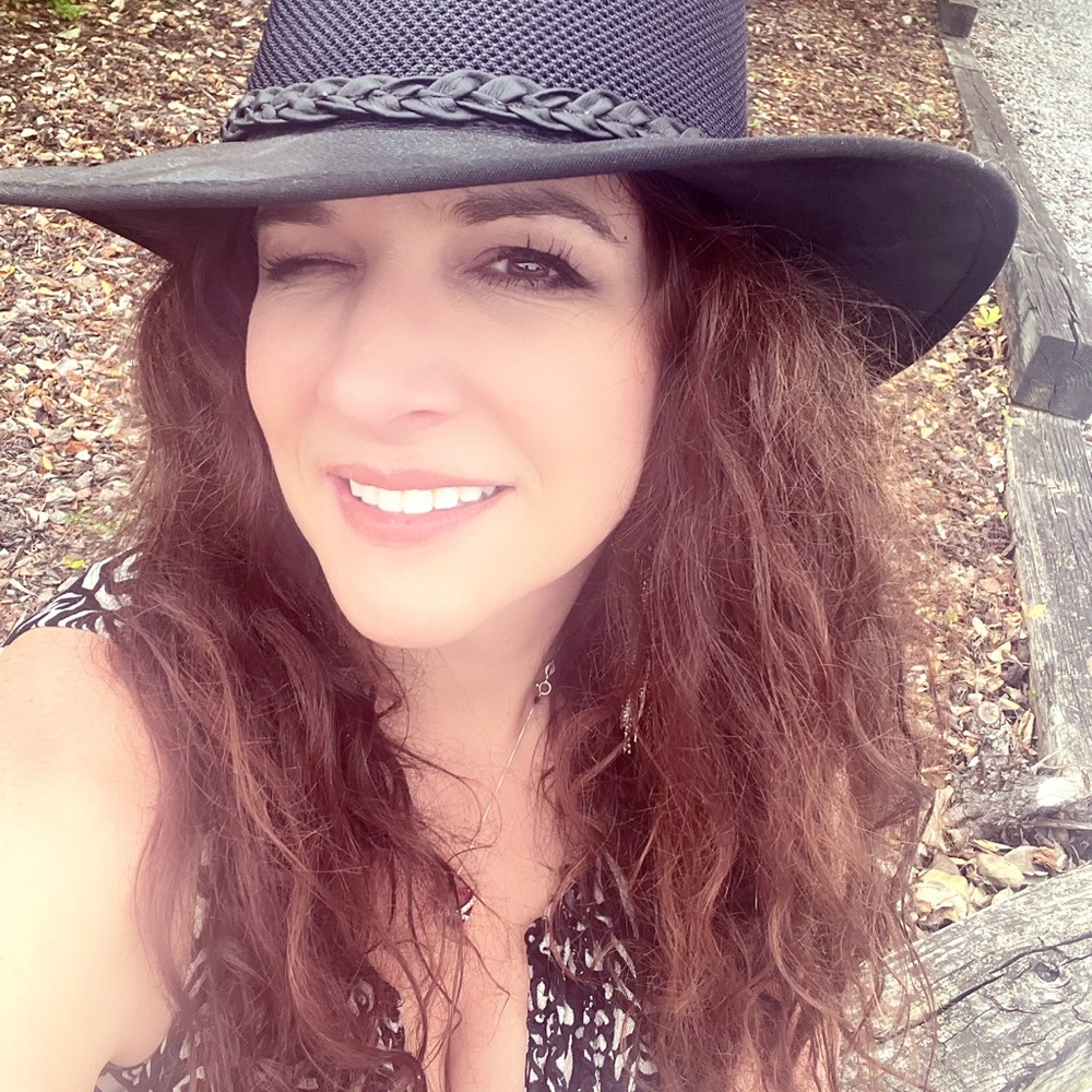 Meet your Posher, Sharon
